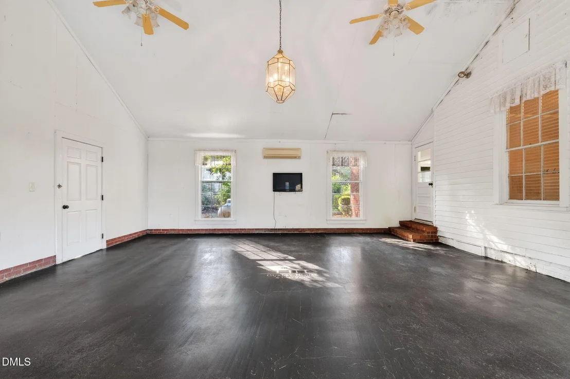 Photo of 207 W 3rd Street