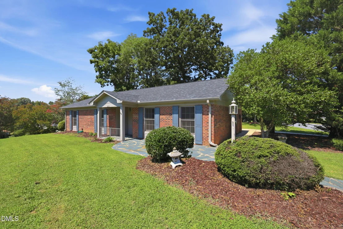 Photo of 2371 Buckingham Road
