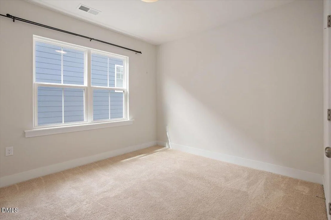 Photo of 541 Roycroft Drive