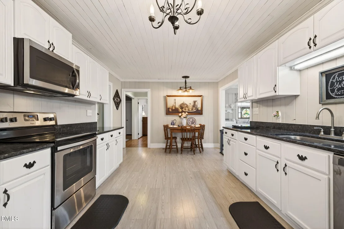 Photo of 1490 Scott Road