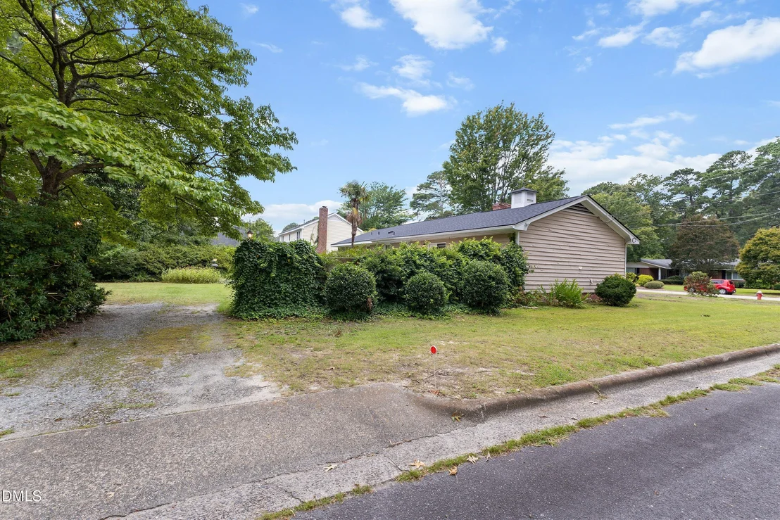 Photo of 1101 S Walnut Drive