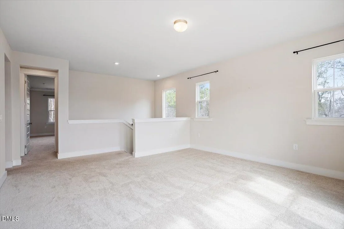 Photo of 541 Roycroft Drive
