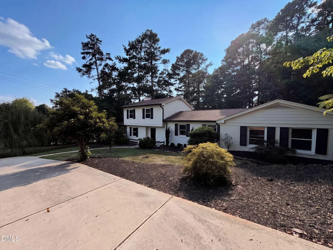 Photo of 2220 Hillock Drive