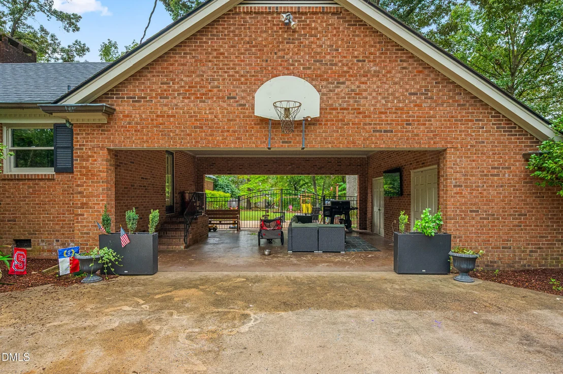 Photo of 1110 Chestnut Drive