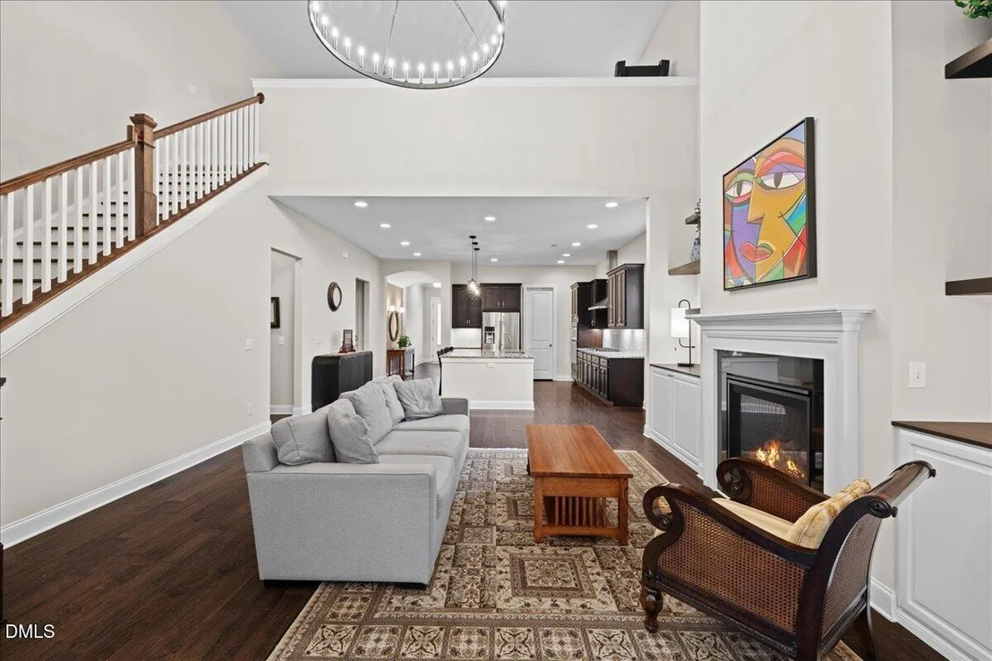Photo of 1049 Queensdale Drive