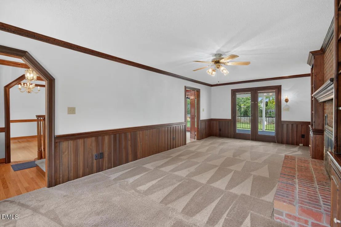 Photo of 6125 Iris Drive