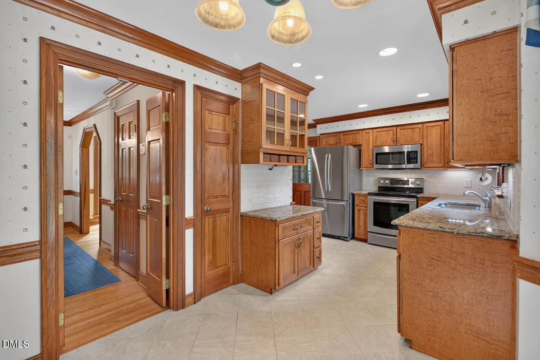 Photo of 6125 Iris Drive