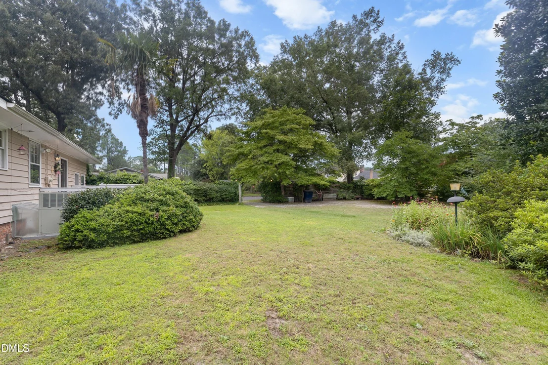 Photo of 1101 S Walnut Drive