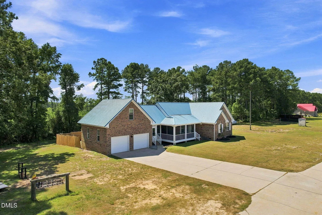 Photo of 390 Comanche Drive