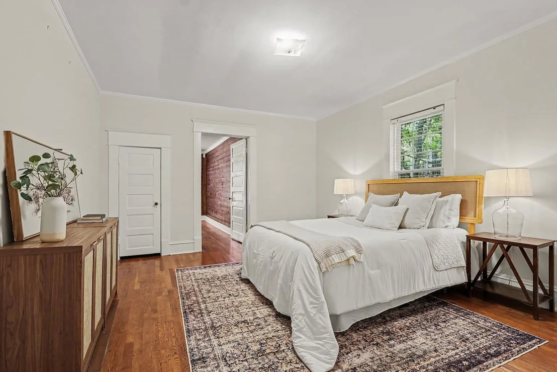 Photo of 903 W Markham Avenue