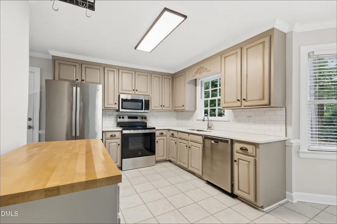 Photo of 1808 Thorpshire Drive