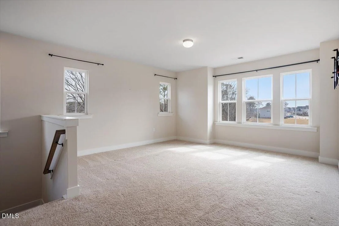 Photo of 541 Roycroft Drive