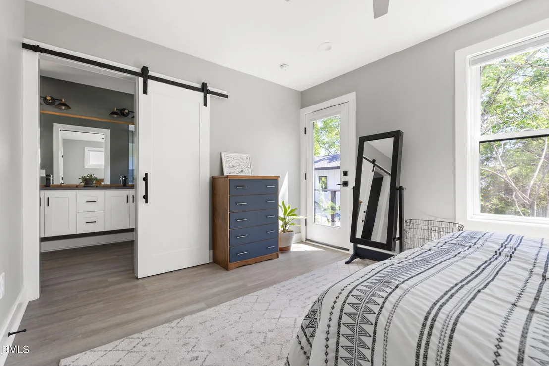Photo of 825 W Markham Avenue