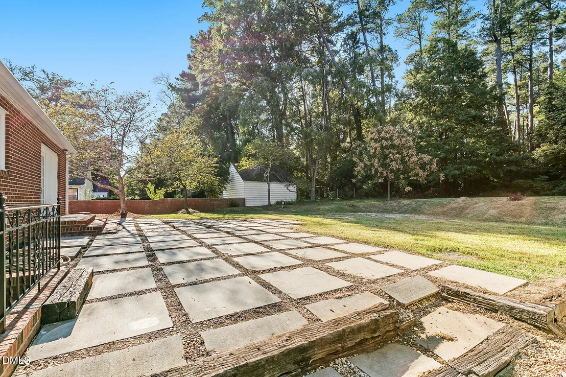 Photo of 2720 University Drive