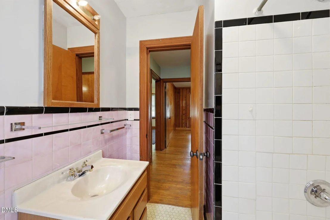 Photo of 213 Pine Tree Road