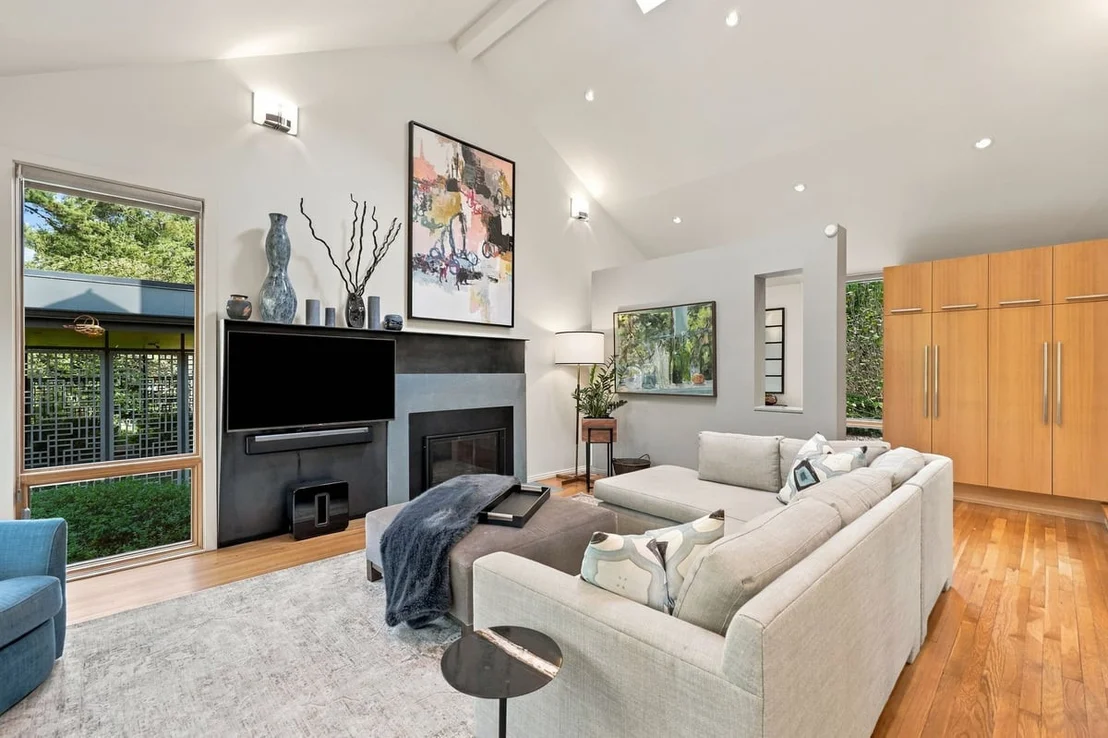Photo of 3007 Surrey Road