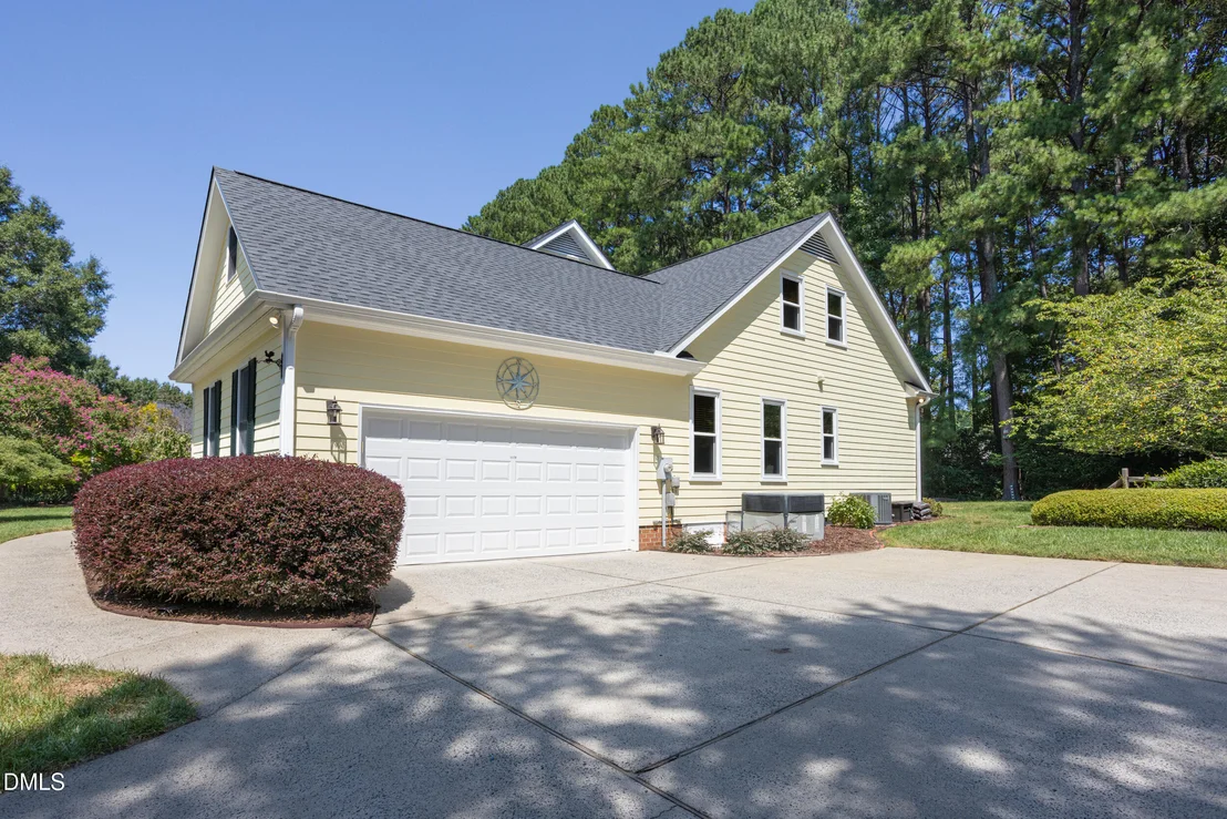 Photo of 1000 E Oak Drive