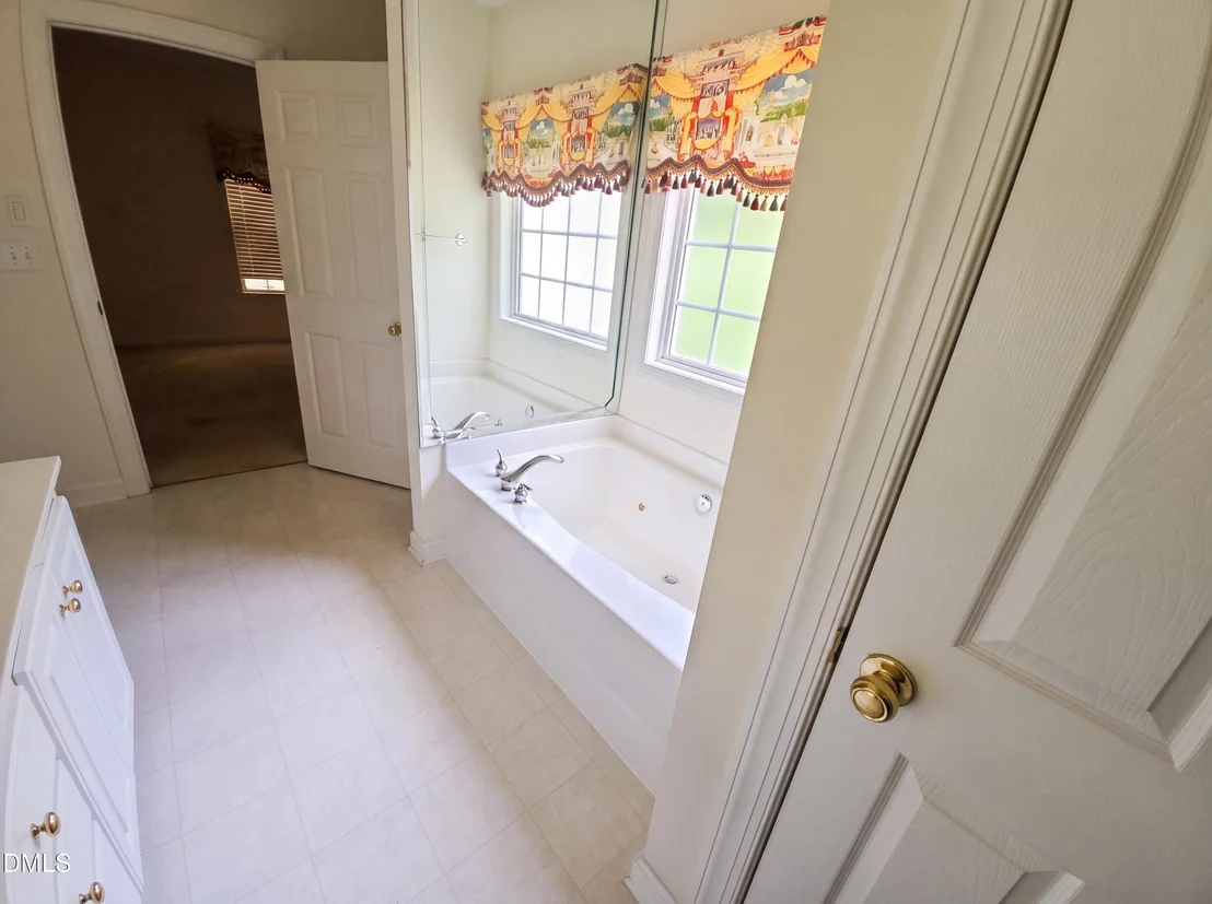 Photo of 302 Commonsgate Drive