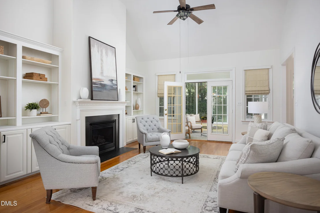 Photo of 1000 E Oak Drive