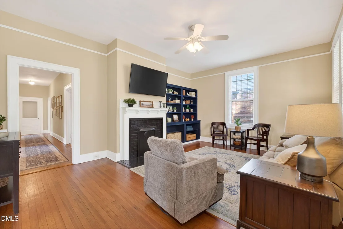 Photo of 907 Broad Street W