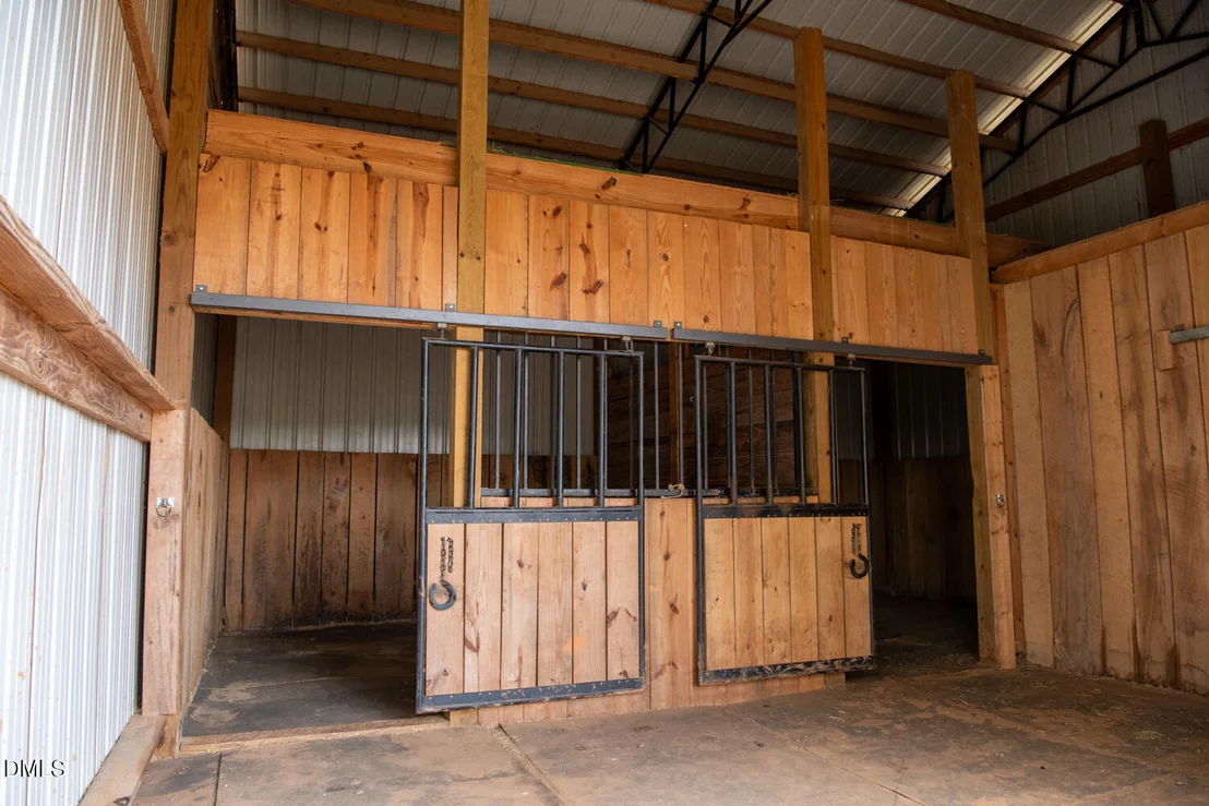 Photo of 4872 Thom Road