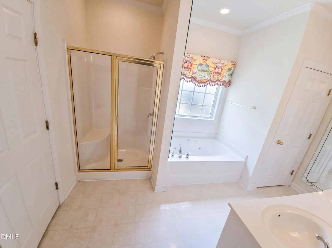 Photo of 302 Commonsgate Drive
