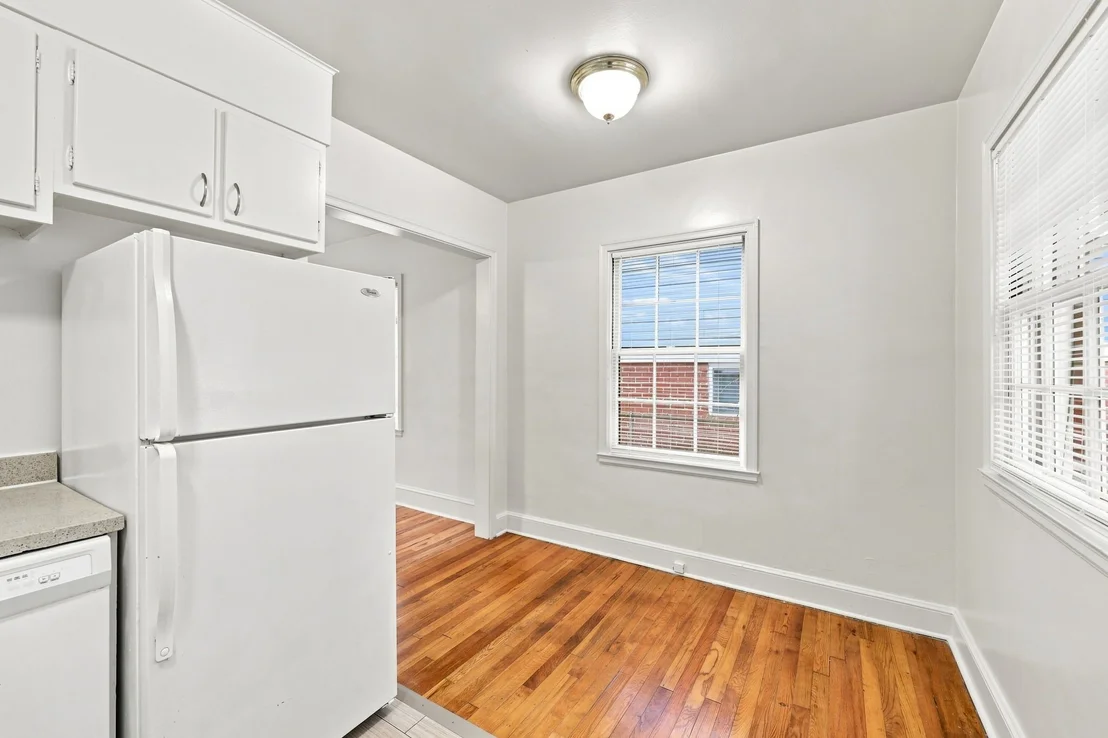 Photo of 812 W Markham Avenue