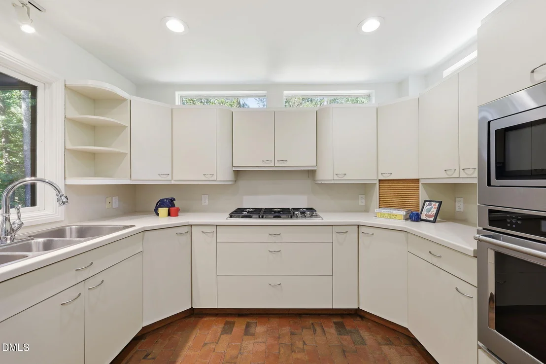 Photo of 910 Tarik Drive