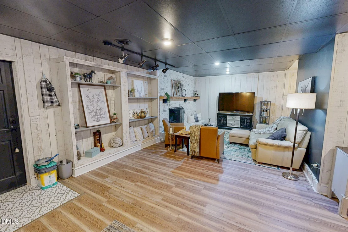 Photo of 947 Old Salem Road