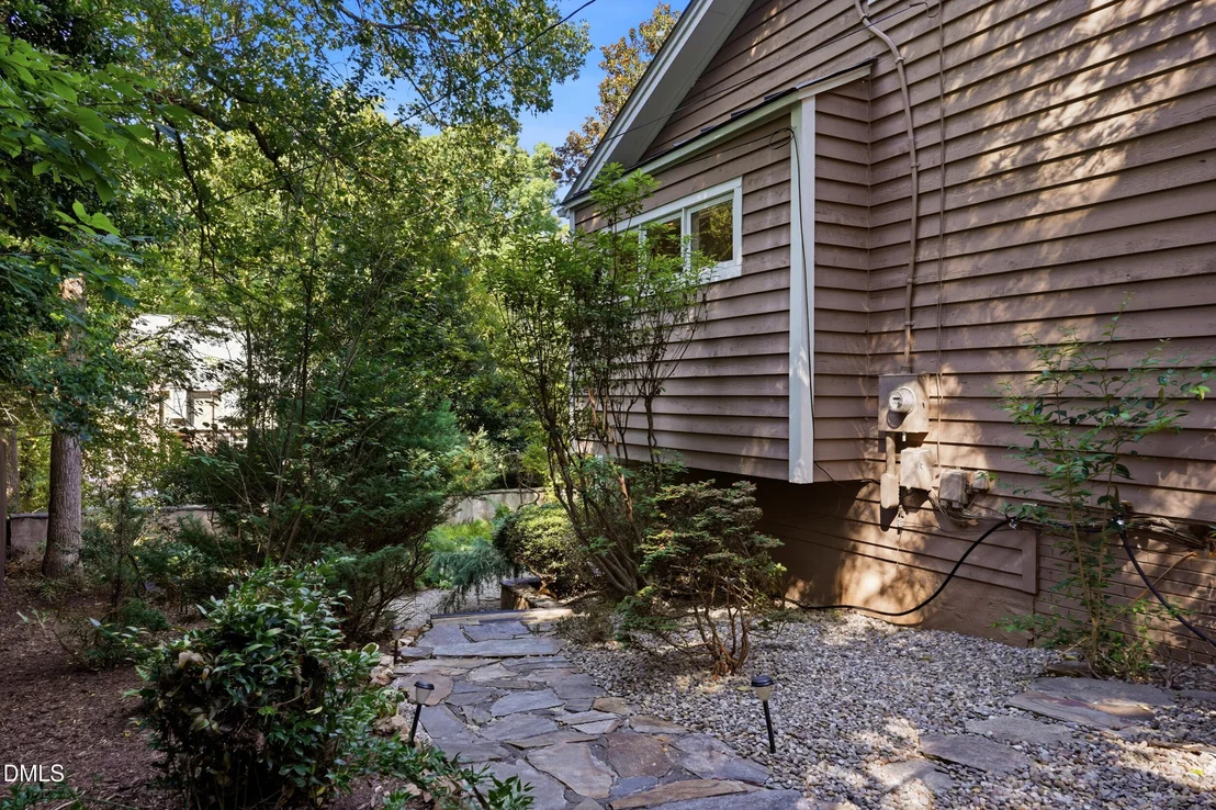 Photo of 3129 Eton Road