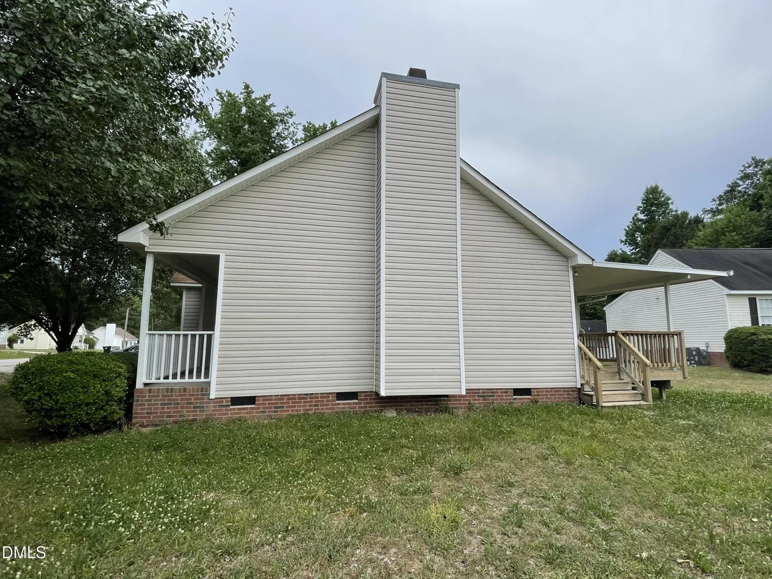 Photo of 1008 Laurel Leaf