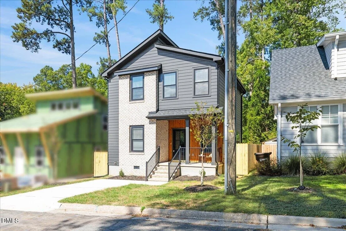 Photo of 218 W Maynard Avenue