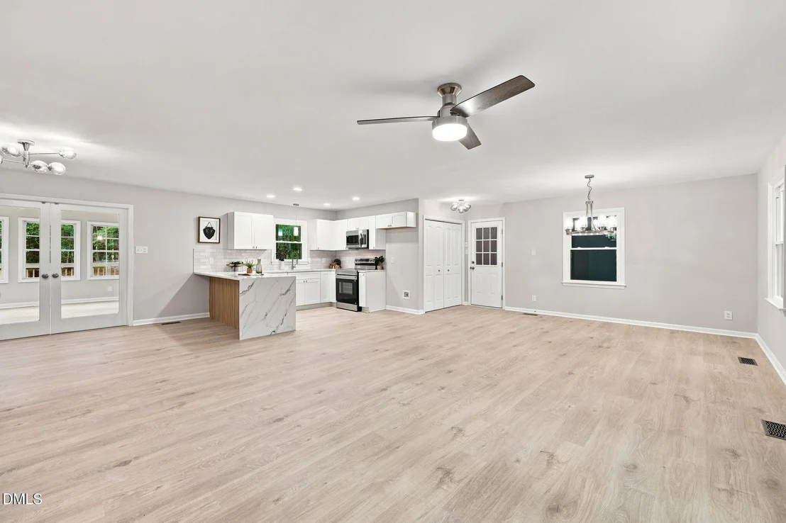 Photo of 807 Yosemite Circle