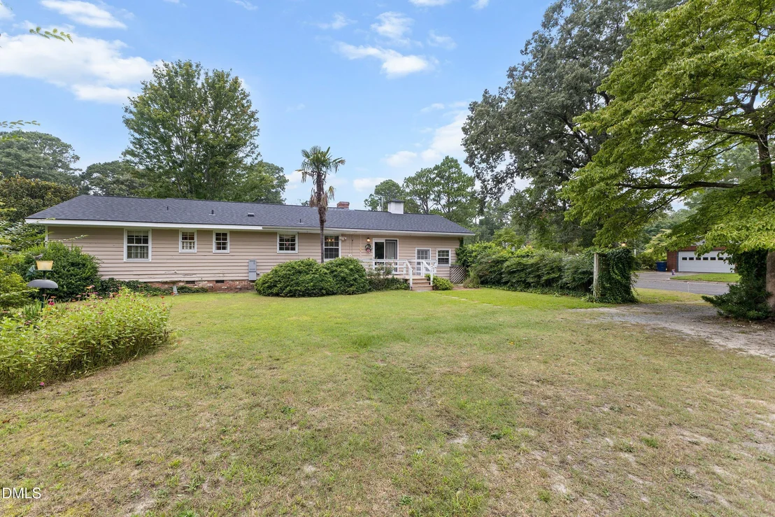 Photo of 1101 S Walnut Drive