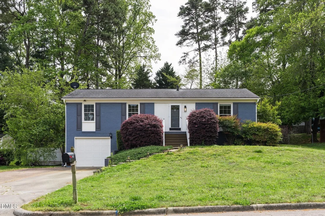 Photo of 412 Pinecroft Drive