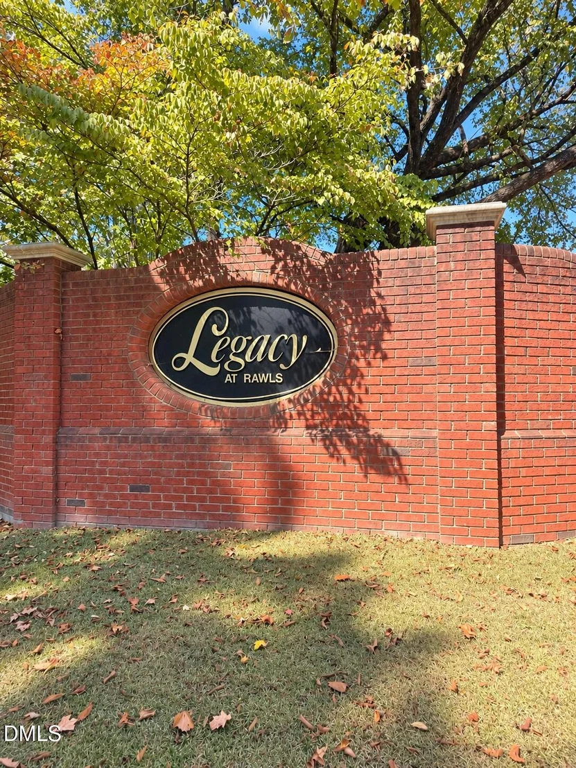 Photo of 64 Oak Bluff Court