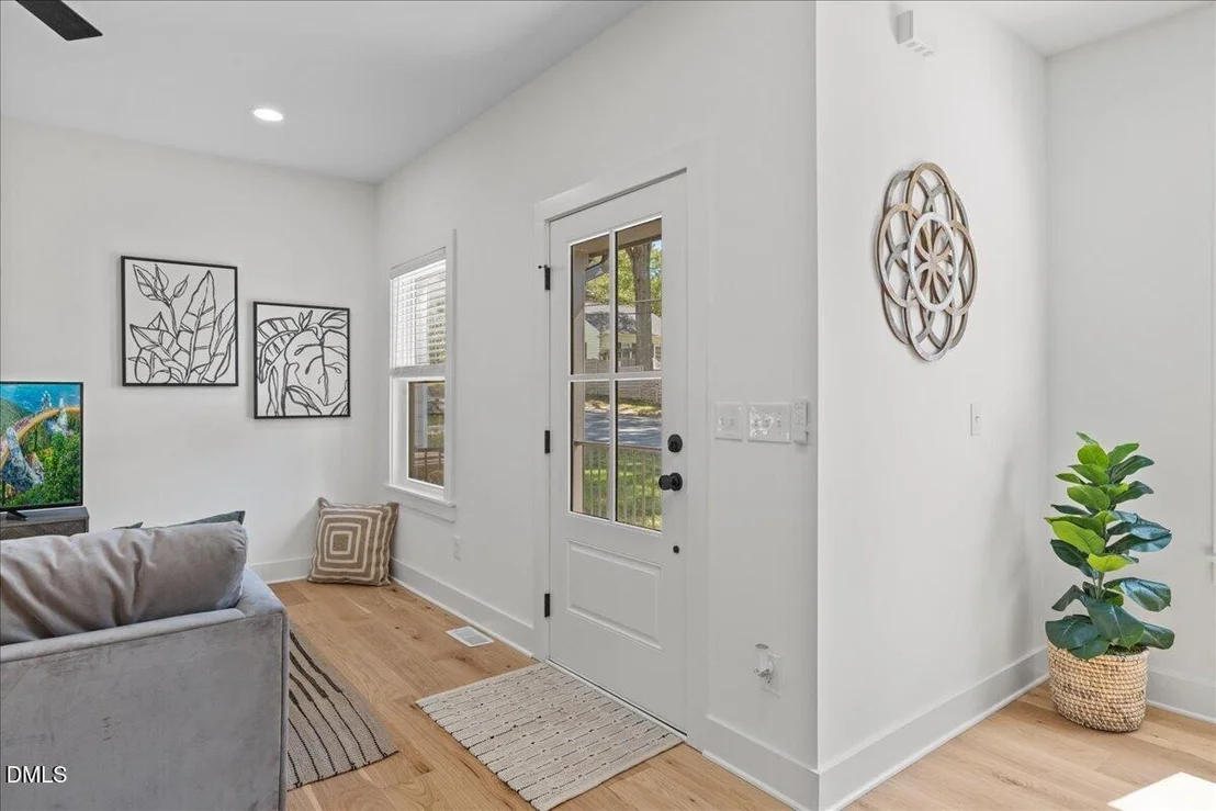 Photo of 218 W Maynard Avenue