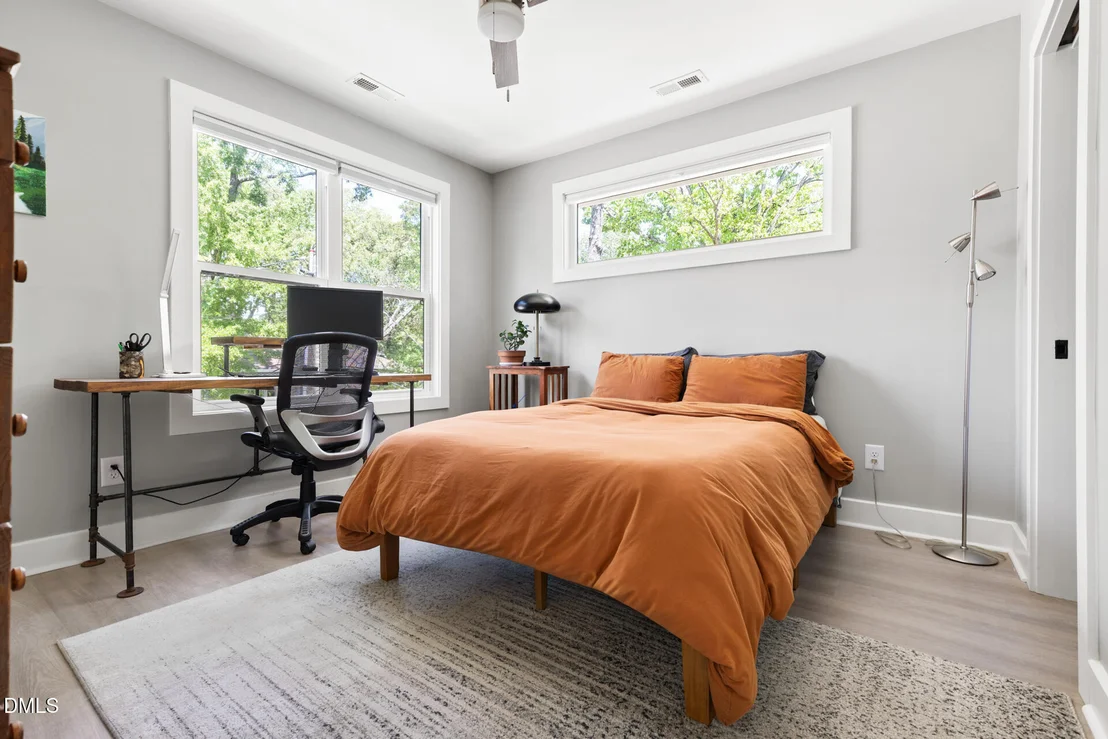 Photo of 825 W Markham Avenue