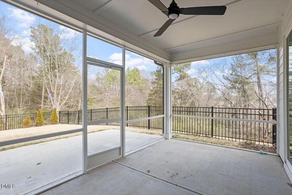 Photo of 541 Roycroft Drive