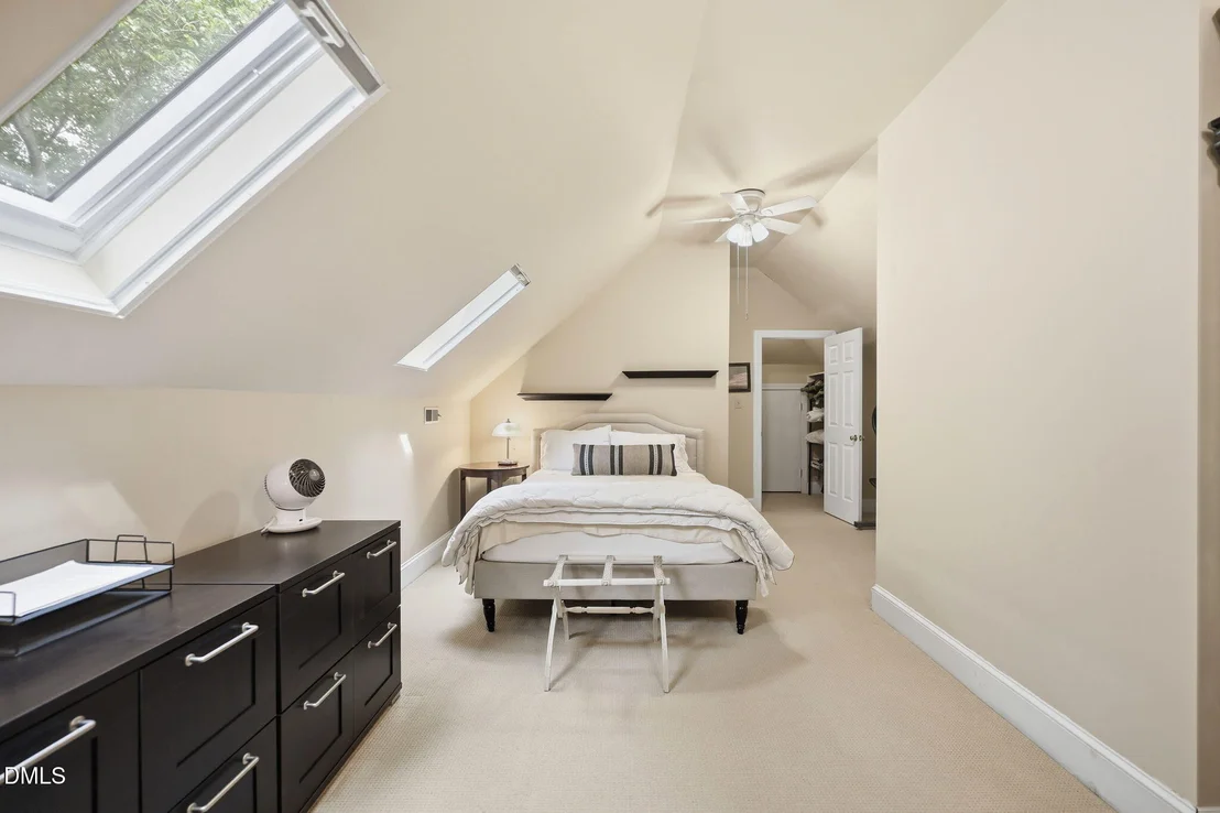 Photo of 2221 Weybridge Drive