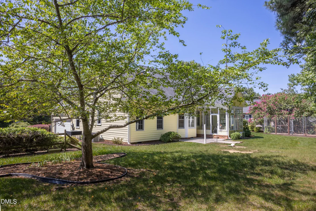 Photo of 1000 E Oak Drive