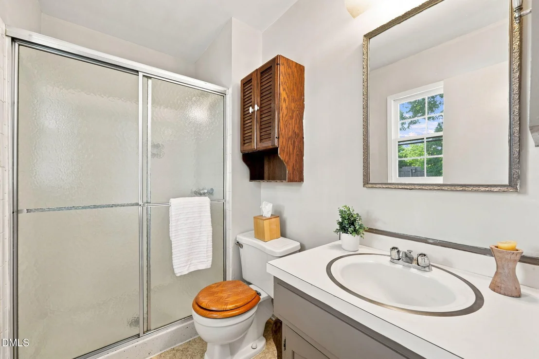 Photo of 2371 Buckingham Road