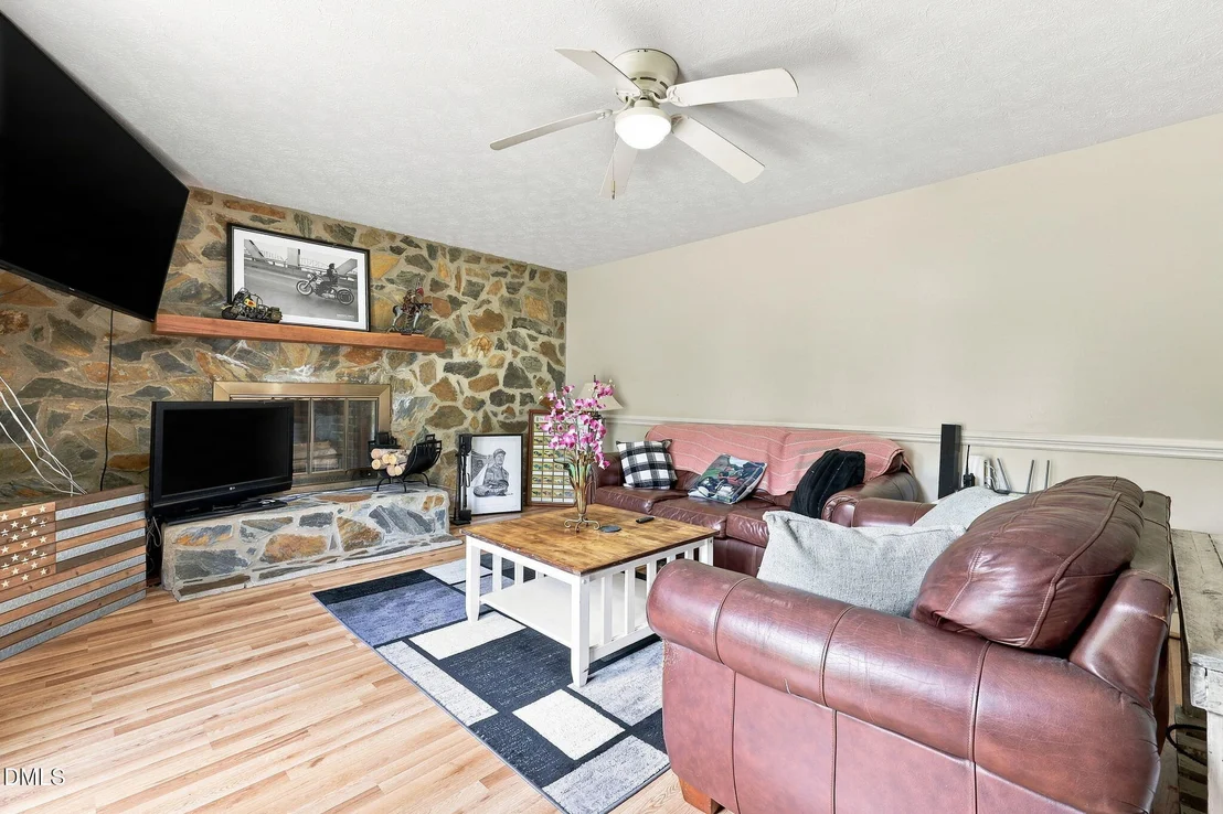 Photo of 409 Reaves Lane