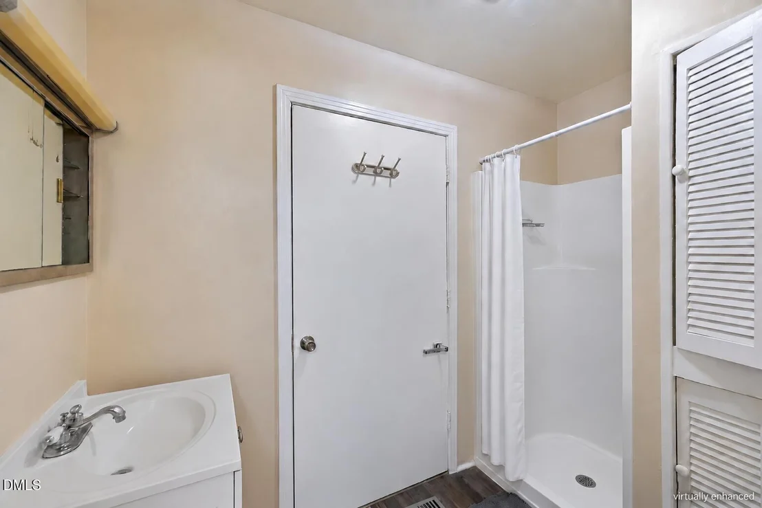 Photo of 6324 Tryon Road