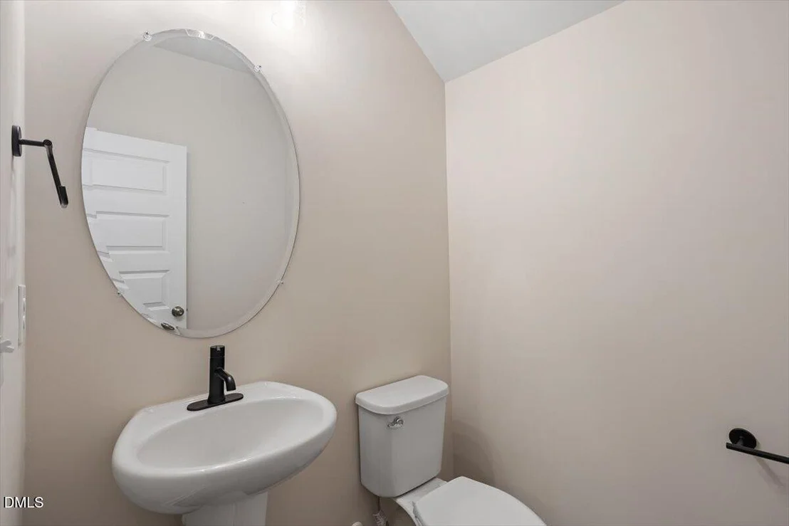 Photo of 541 Roycroft Drive