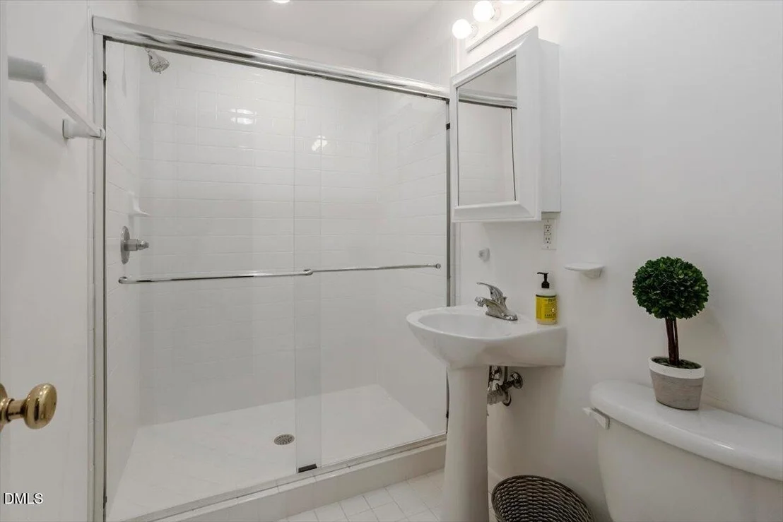 Photo of 101 Colburn Point