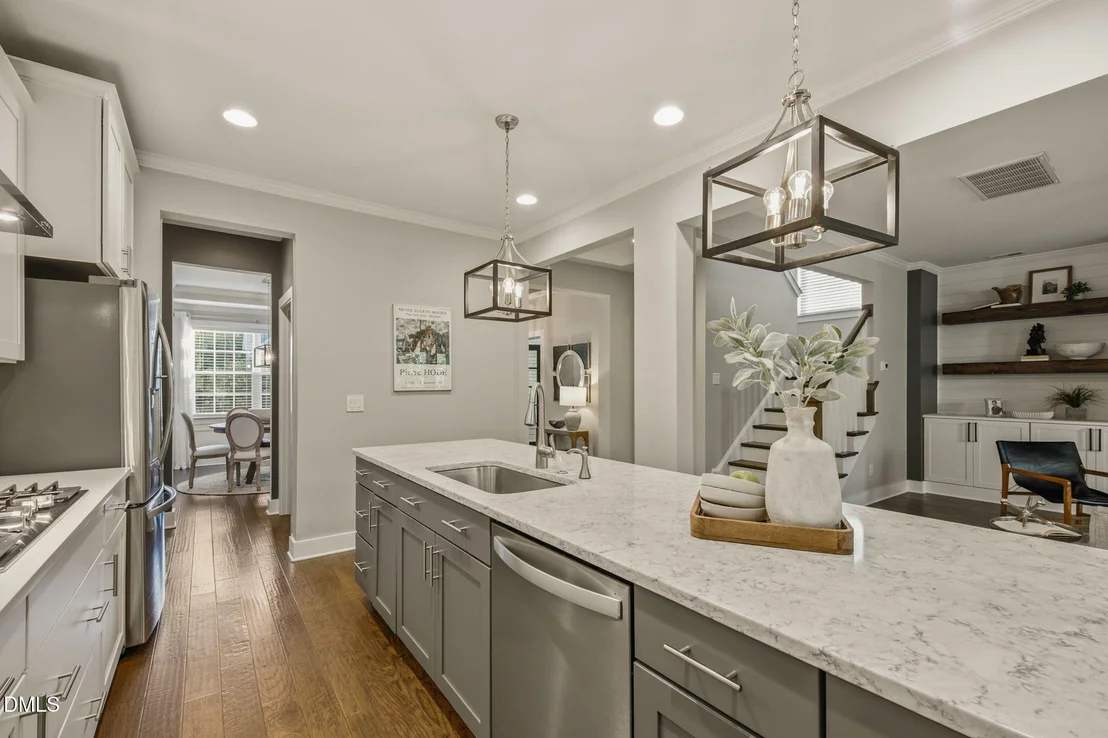 Photo of 1029 Queensdale Drive