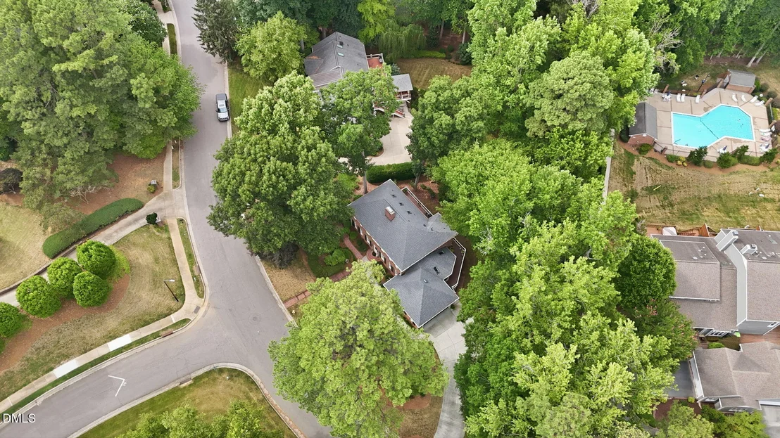 Photo of 2221 Weybridge Drive