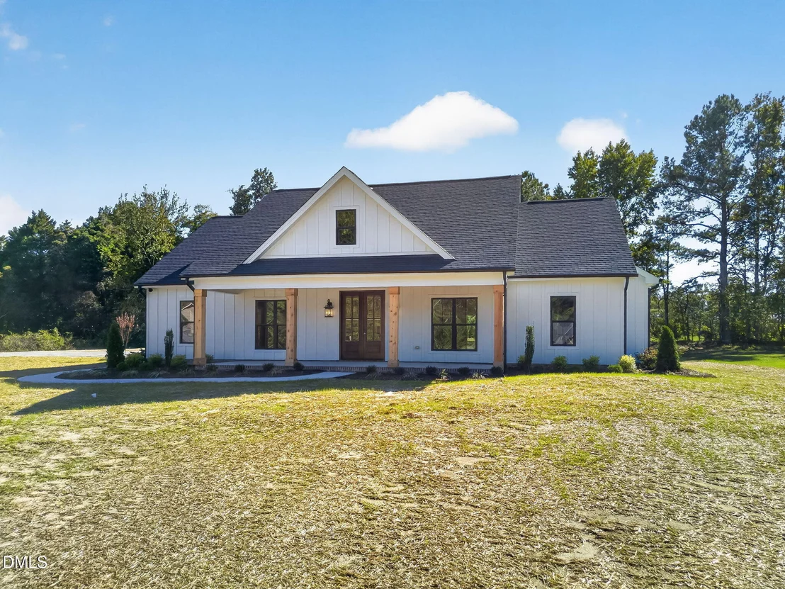Photo of 643 Dixon Road