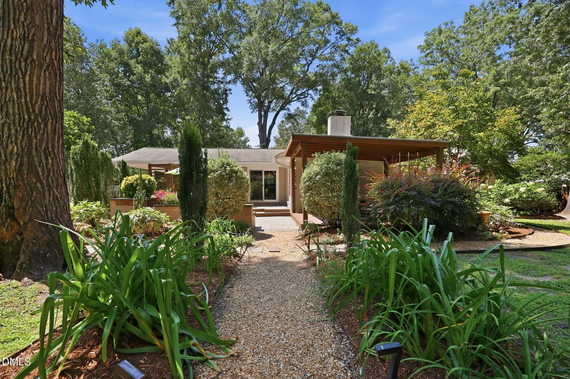 Photo of 3729 Cambridge Road